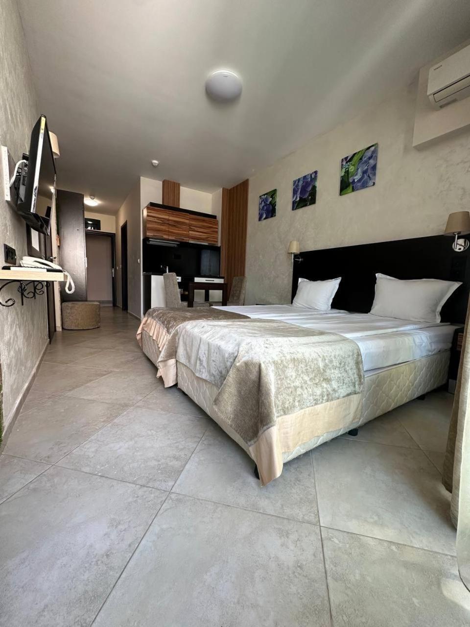 Briz - Section B Hotel